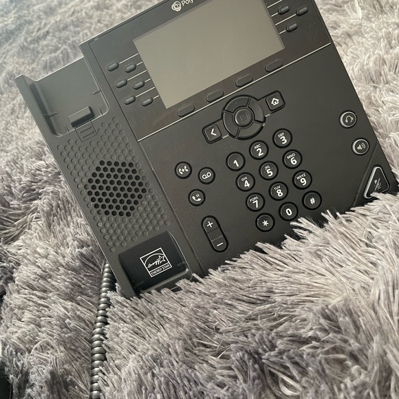 Used polycom office phone, do not come with any cables or wires. - Picture 2 of 6